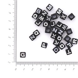 Бусины пластик Кубик-алфавит англ. 7х7мм (черный-белый) 50г
