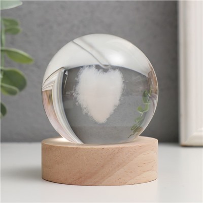 Сувенир стекло подсветка "Облачное сердечко" d=6 см подставка дерево, USB 6,5х6,5х7,5 см