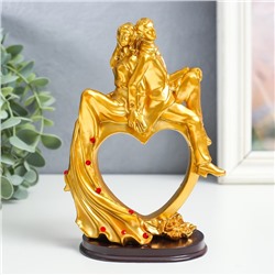 Сувенир полистоун "Влюблённые на сердце" золото с красным 15,5х10,5х6 см