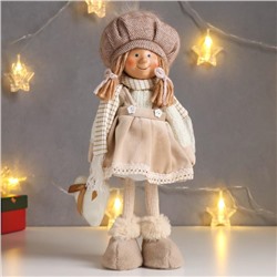 Кукла интерьерная "Малышка с хвостиками, бежевый сарафан и шапка, с сердцем" 36 см
